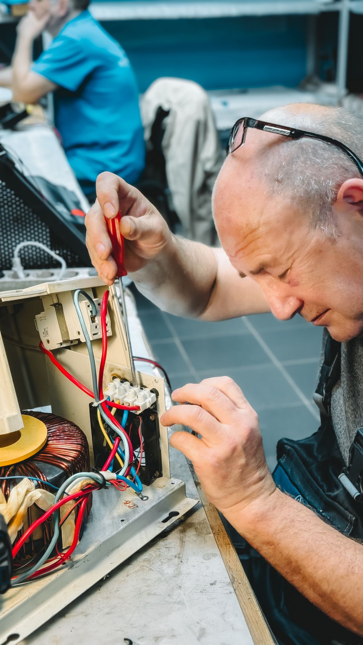 Azintech Team bei der Arbeit
